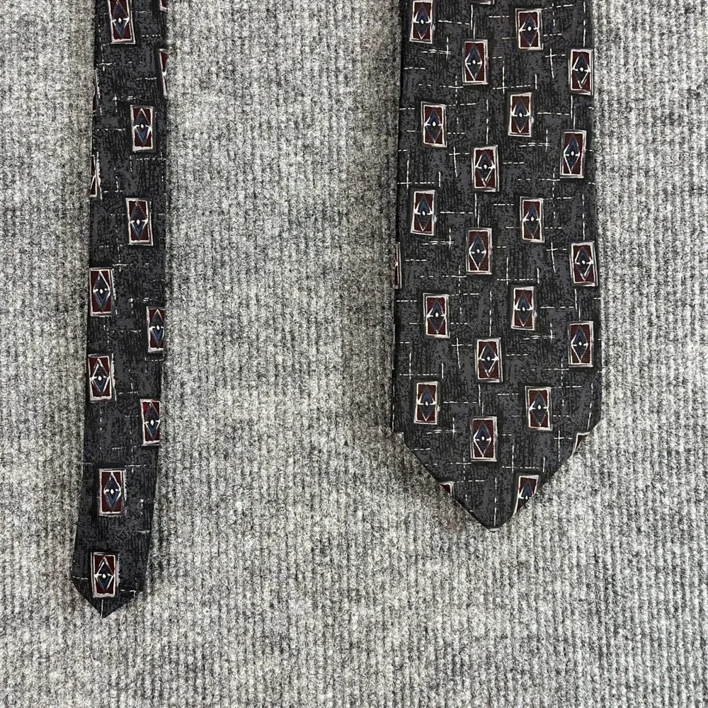 Allyn Saint George American Classic Mens Geometric Diamond Necktie Grey Blue